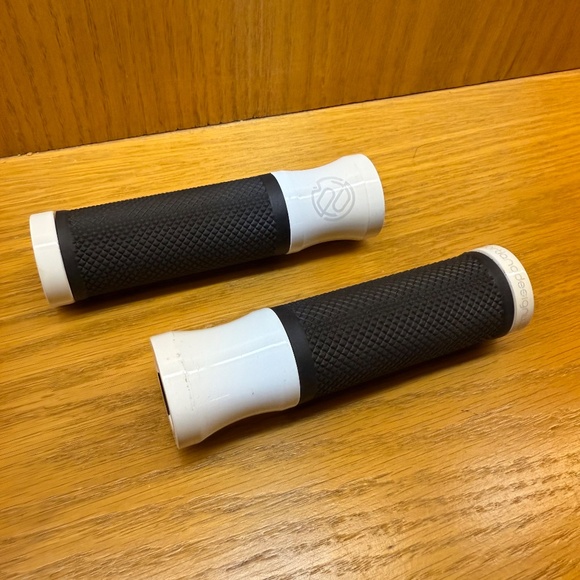 Bicycle Lock-on Grips - Portland Design Works - Picture 3 of 3